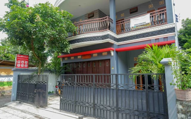 RedDoorz Syariah Near Monumen Jogja Kembali