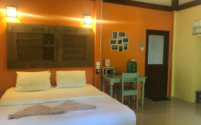 Chomjan Beach Resort