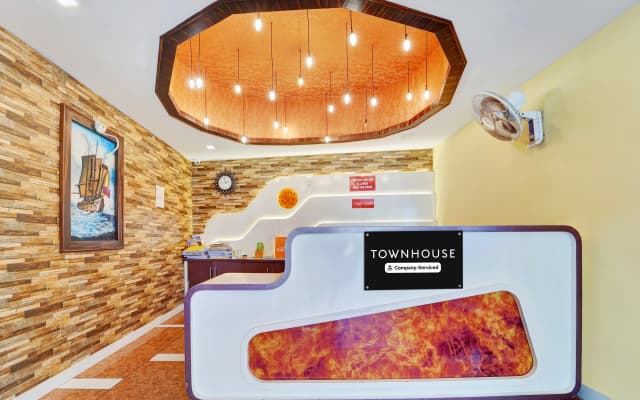 Super Townhouse Ernakulam North