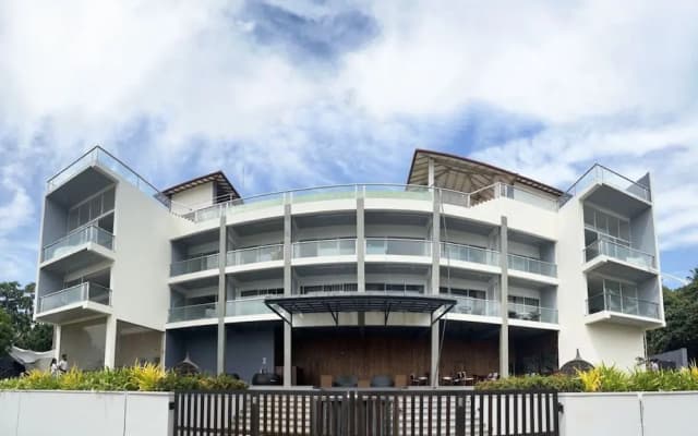 Mazarine Surf Suites