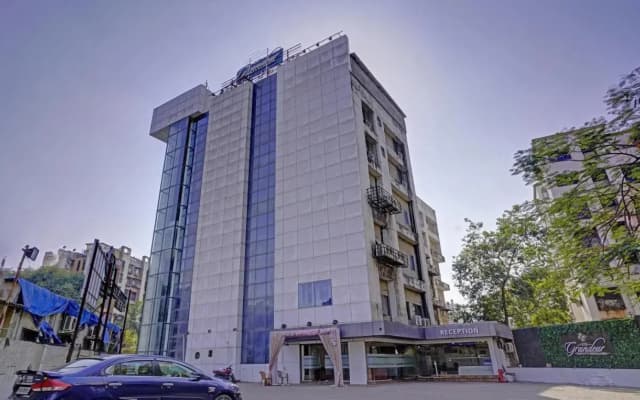 Treebo De Grandeur Anand Nagar