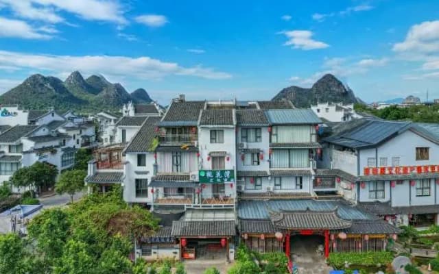 Peach Blossom Bay Resort (Guilin Ludiyan Scenic Area)