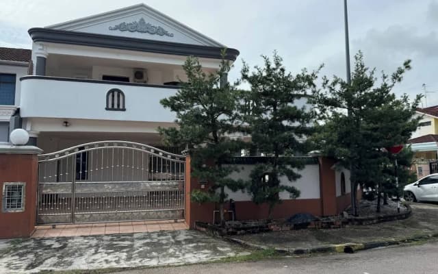 Cozy Johor Bahru Home With Family Room and Unblock Balcony View