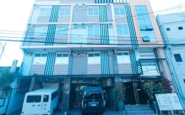 RedDoorz Plus @ Seventy Five Inn Near Manila Airport