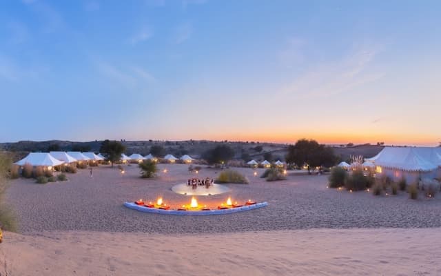 Manvār Sevan, The Desert Camp