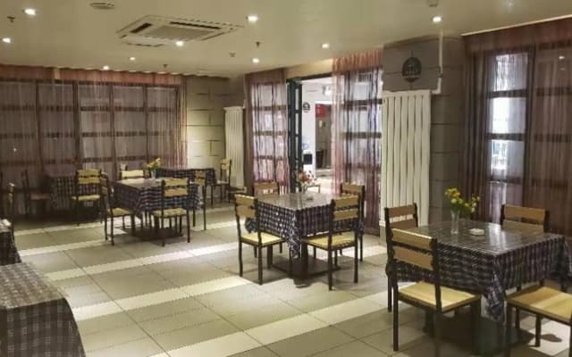 Home Inn Huaxuan Collection Hotel (Pingliang Xinmin Road Railway Station)