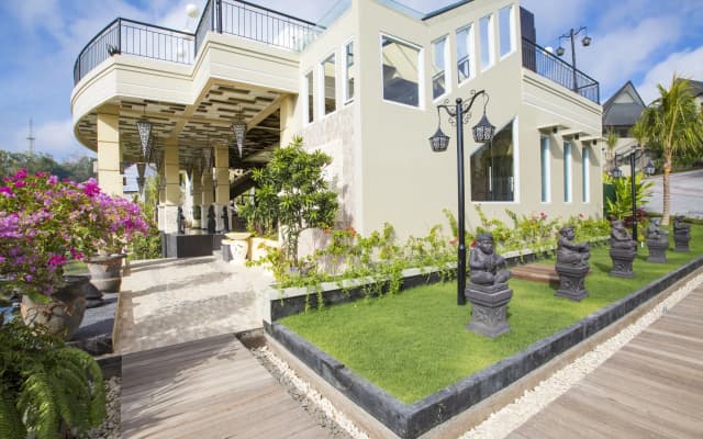 Flamingo Dewata Suite