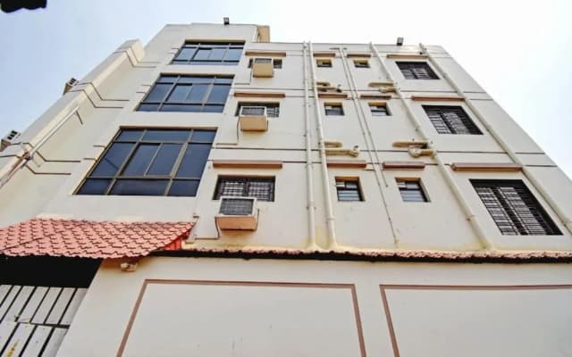 Goroomgo Elite Inn Ultadanga Kolkata