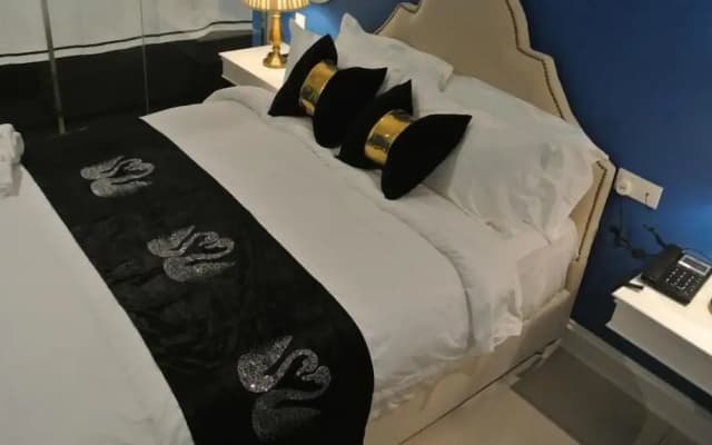1 Day Car Hotel Station 18