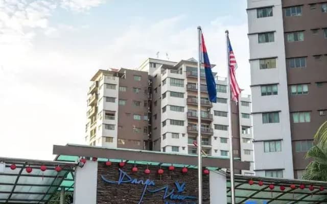 A Modern 3BR Home Near Danga Bay, Free Parking