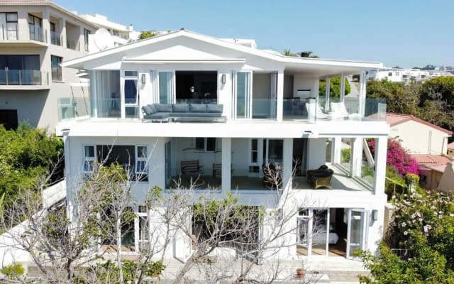 Dizzy Hill Villa with 270° Breathtaking Views. Pool + Patio