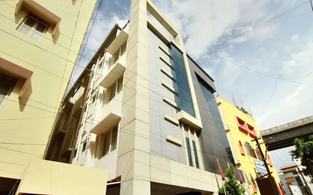 OYO 1531 Vels Grand Inn Hotel
