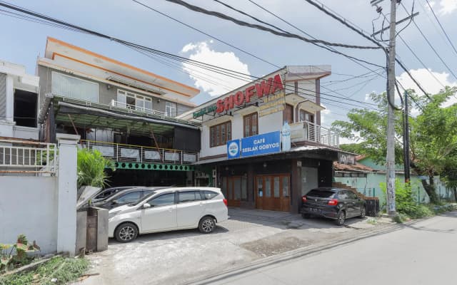 RedDoorz near Juanda International Airport 2
