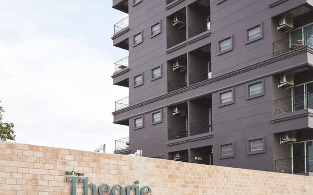 Theorie Hotel Sukhumvit 107 by SLH