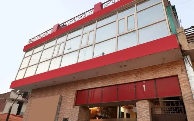 OYO 24066 Hotel Rr Villa