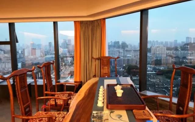 Dongbai Lanes Hotel
