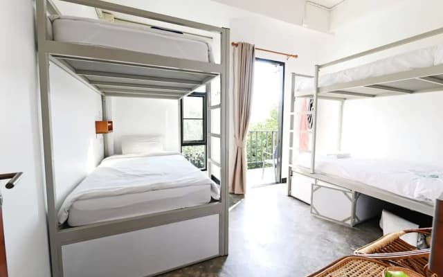The Dearly Koh Tao Hostel