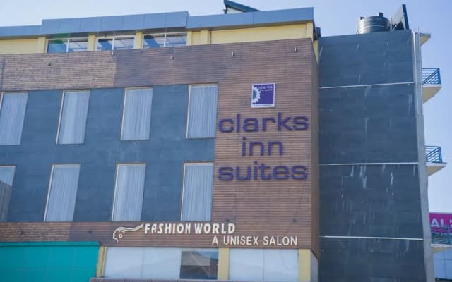 Hotel Clarks Inn Suites Kangra