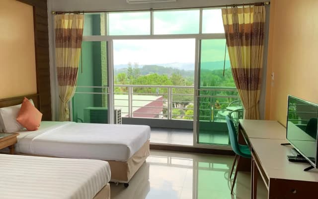 Breeze Hill Hotel