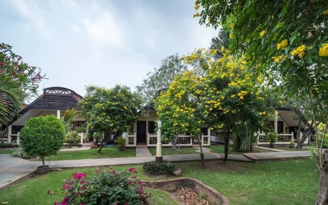 OYO 869 Ban Nam Mao Resort