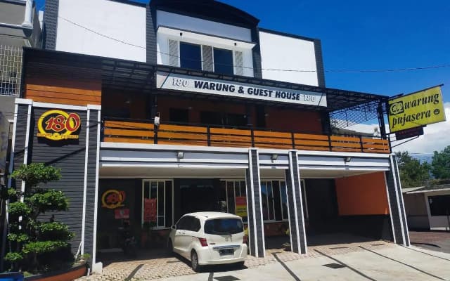 Capital O 90151 Guest House 180
