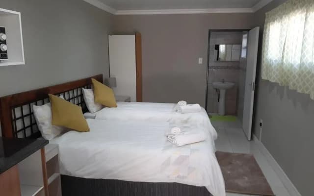 Lux Rooms on 37
