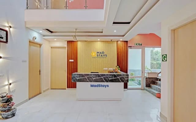 Madstays Hotel - Medicity Near Medanta Hospital