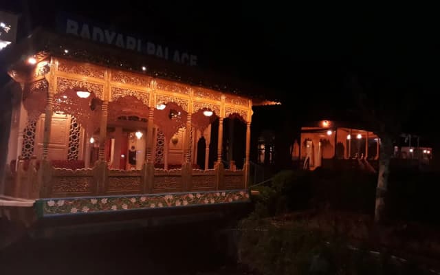 Badyari Palace Group of Houseboat