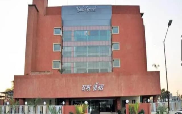 Hotel Yash Grand
