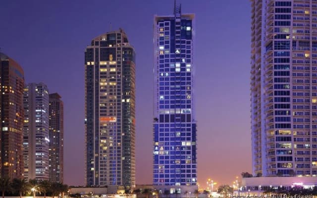 Mövenpick Jumeirah Lakes Towers Hotel