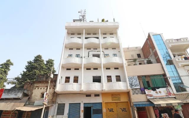 OYO 22703 Jee's Stay