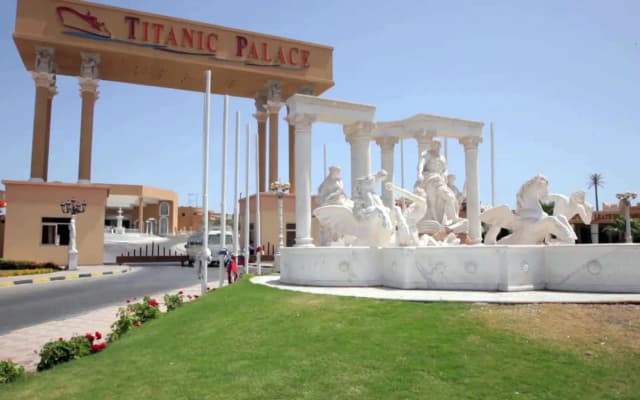 Titanic Palace - Families and Couples only