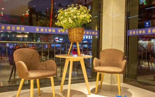 Super 8 Select Hotel (Tongliao Xiangyang Street)