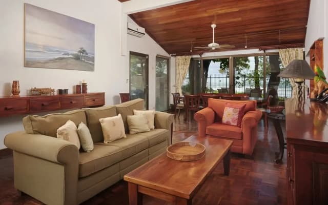 Casa Woodbine Beachfront House