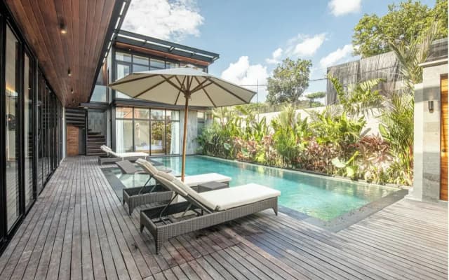 Luxe 6BR Villa, 400m From Canggu Shore