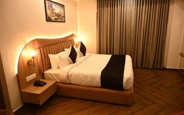 The Regal Crown By Ritya Hotels