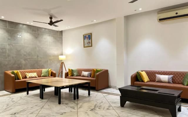 Divine Inn Hotel Rajouri Gardan