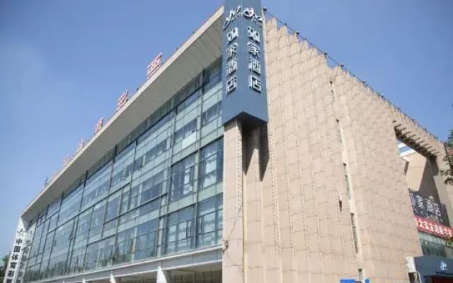 Home Inn (Sports Center, KangBo Avenue, Dezhou Development Zone)