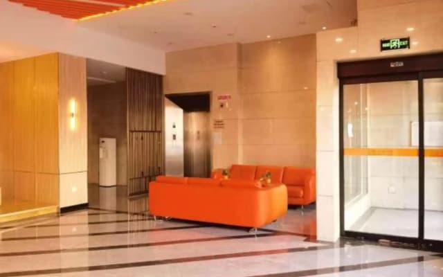 Orange Hotel (Taiyuan Qinxian North Street Maoye Tiandi Branch)