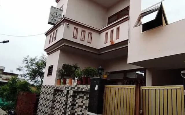 Taj Street Hostel