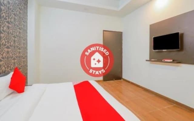 OYO FAR308 Hotel Red Crown