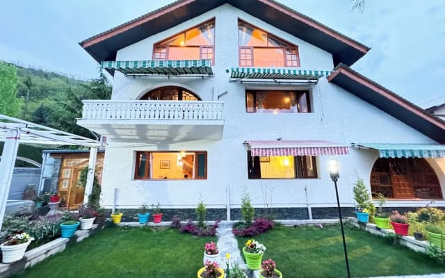 Tree of Life Lakeside Cottage Srinagar