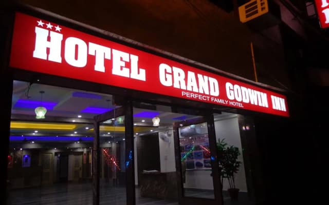 Airport Hotel The Paramont