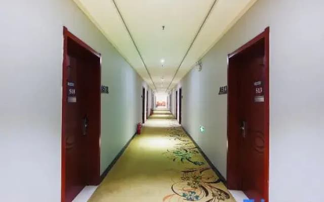Yue Hotel (Baoding Mancheng Huiyou Shopping Mall)
