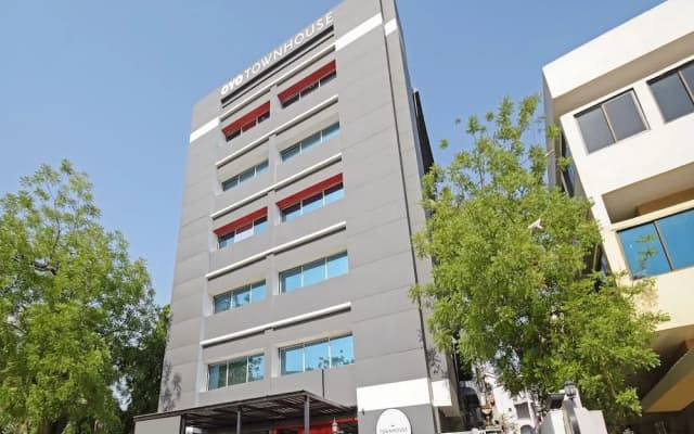 OYO Townhouse 030 Ashram Road Ahmedabad