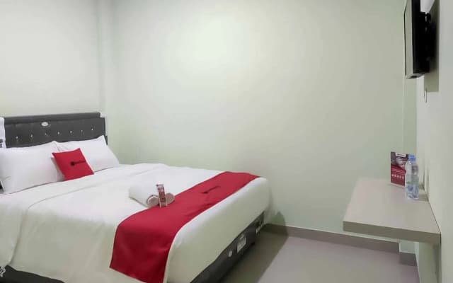 RedDoorz near Taman Wisata Alam Punti Kayu Palembang 2