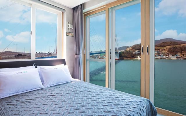 Yeosu Janggun Island Pension