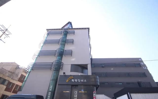 Paradise Hotel