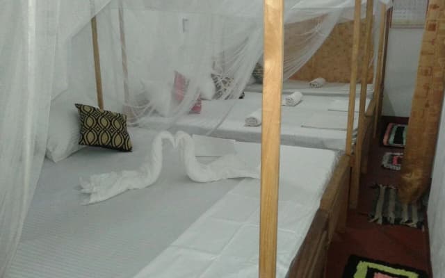 Star Rest Beach Hotel Arugambay