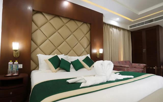 Hotel Gms Grand